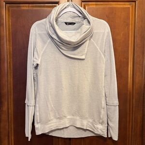 Stoic Funnel Neck Light Gray Long Sleeve High-low Top Women's Size Small.